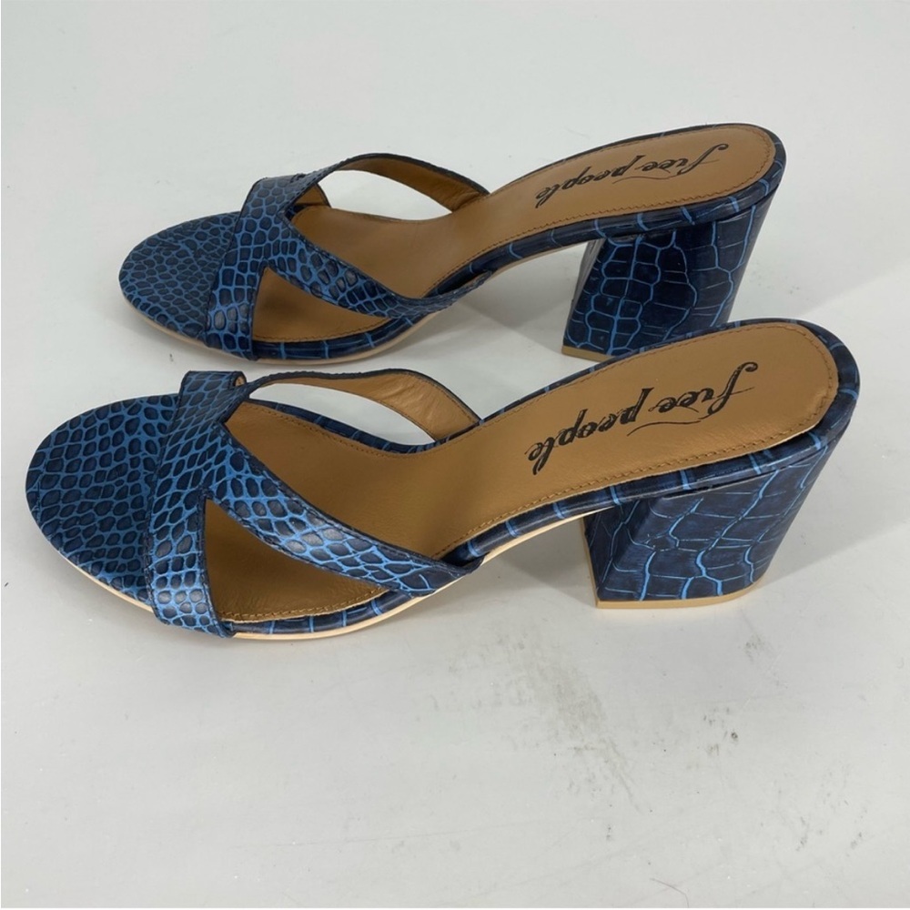 FREE PEOPLE NEW CHARLIE V HEELED SANDALS BLUE CROC LEATHER 41 - Picture 5 of 11